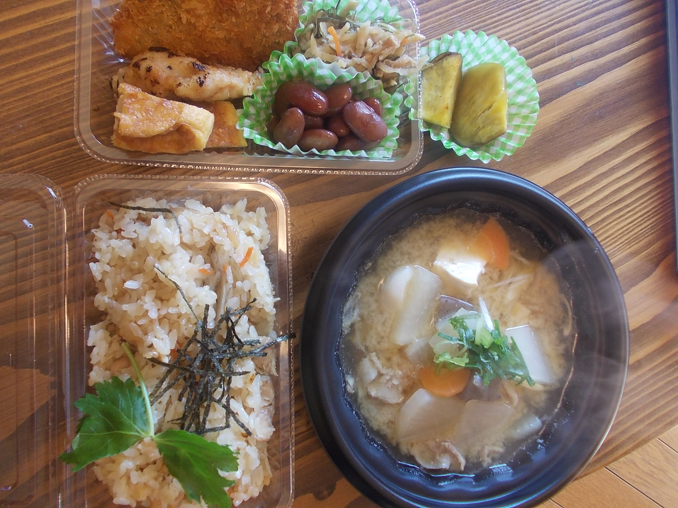 炊き込みご飯と豚汁